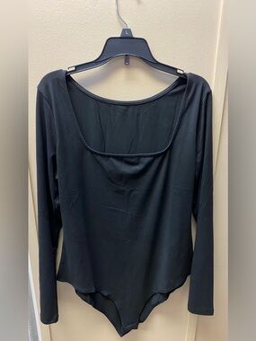 Black Scoop Neck Long-Sleeve Women's bodysuit